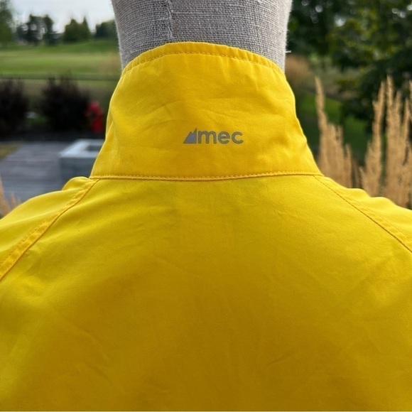 MEC Vintage Windproof Water Resistant Running Cycling Hiking Jacket - Picture 5 of 13